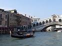nic104_Misschien de meest gefotografeerde brug in Venetië, de Rialtobrug, geopend in 1591.